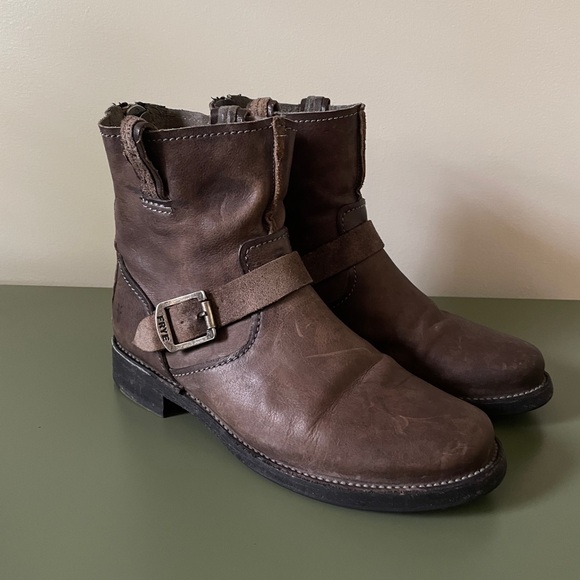 Frye Women's Vicky Artisan Back-Zip Boot - Picture 1 of 10